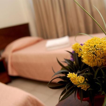 Isabel Suites Laoag Extérieur photo