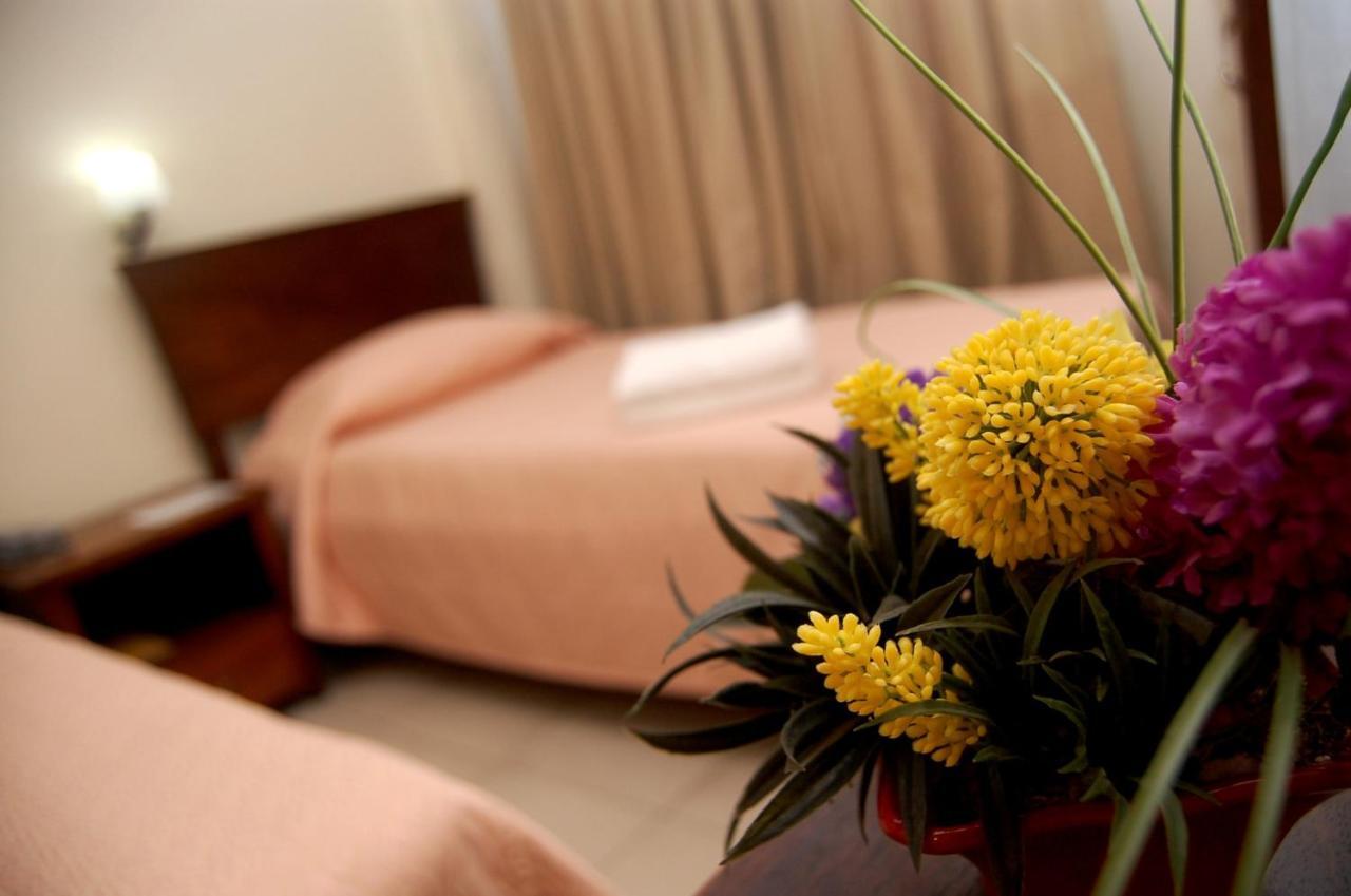 Isabel Suites Laoag Extérieur photo